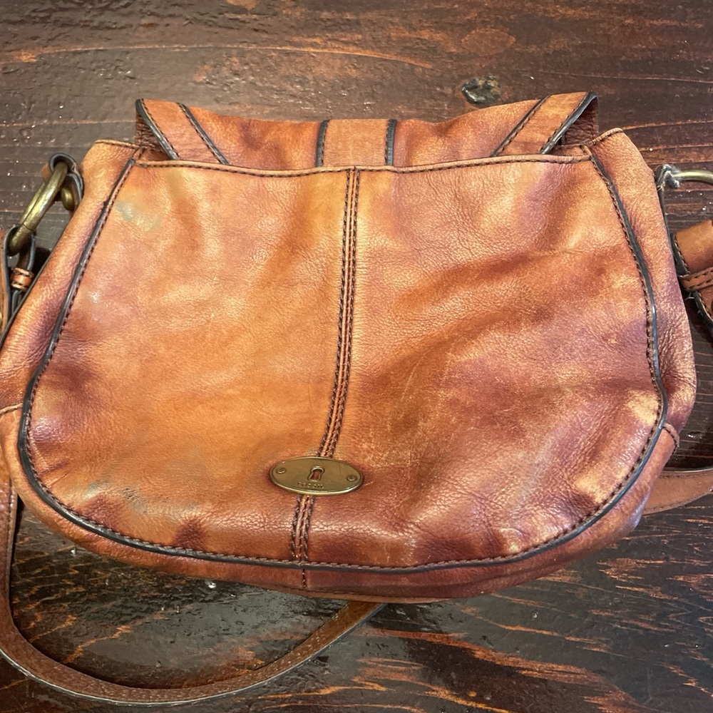 Fossil Brown Leather Crossbody Bag with Timeless Design - Picture 6 of 8